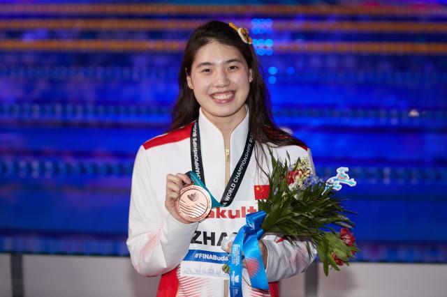 kaiyun-世锦赛张雨霏200蝶摘铜 中国队获女子200自接第4