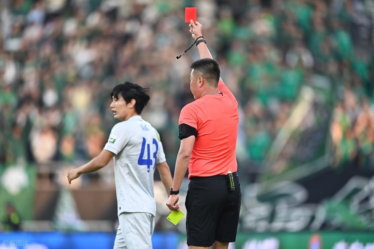 kaiyun-申花1比1战平浙江队，杨皓宇赛后被球迷质疑，直言他以后别上了